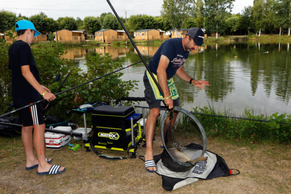 camping-avec-etang-de-peche-prive-peche-reglementee